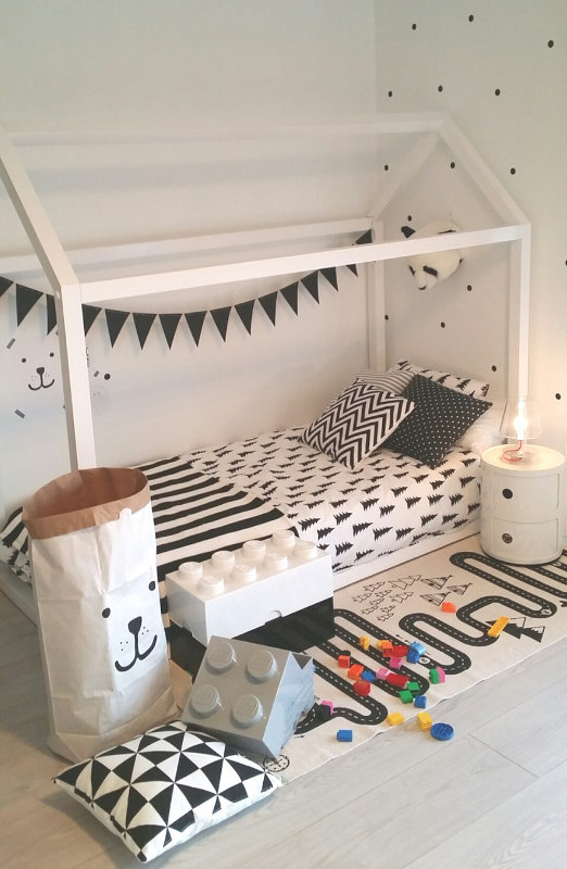 Une chambre Montessori black and white, par Deco & Kids